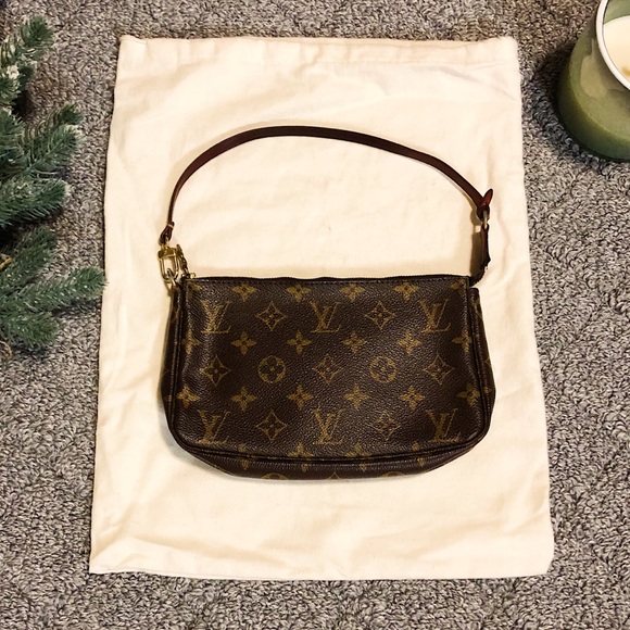 Louis Vuitton Handbags - Louis Vuitton Pochette Handbag